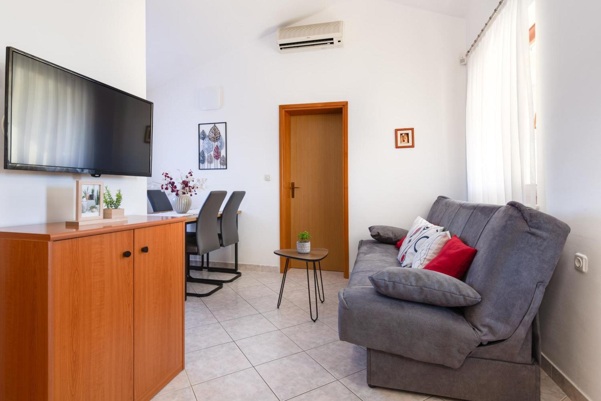 Villa Livia With Three Nice Apartments, Swimming Pool, Childrens Playground, Barbecue And Free Parking Liznjan Ngoại thất bức ảnh