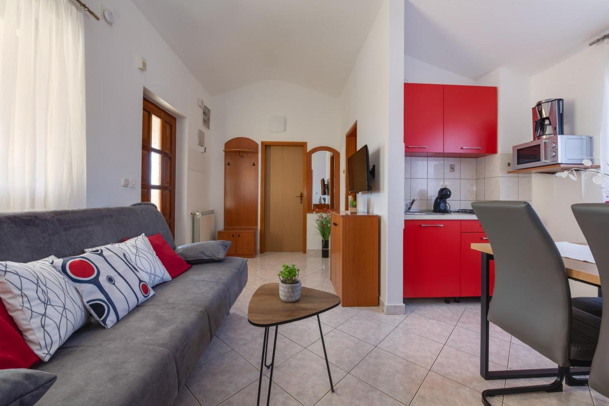 Villa Livia With Three Nice Apartments, Swimming Pool, Childrens Playground, Barbecue And Free Parking Liznjan Ngoại thất bức ảnh