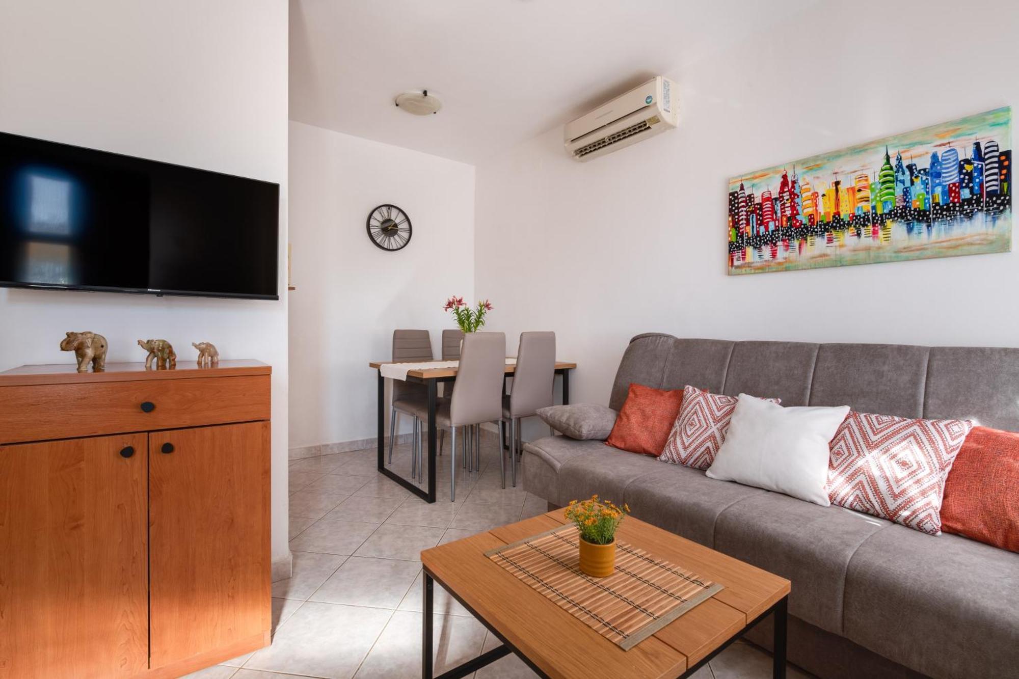 Villa Livia With Three Nice Apartments, Swimming Pool, Childrens Playground, Barbecue And Free Parking Liznjan Ngoại thất bức ảnh